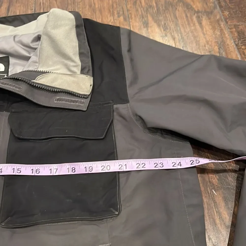 The North Face Hauser Nylon outdoor jacket grey and black size L in EUC big logo